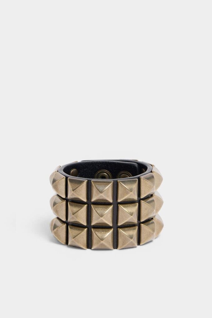 Armbånd med nitter over hele overflaten Armbånd med nitter over hele overflaten
