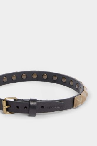 Choker med nitter over hele