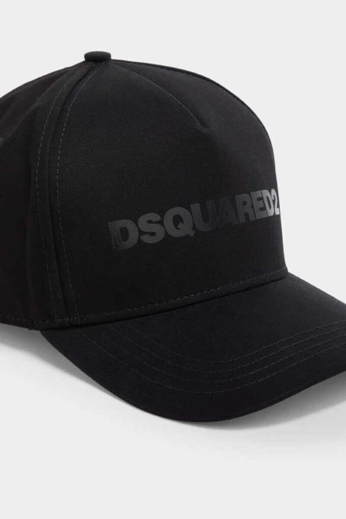 Dyp svart baseballcap