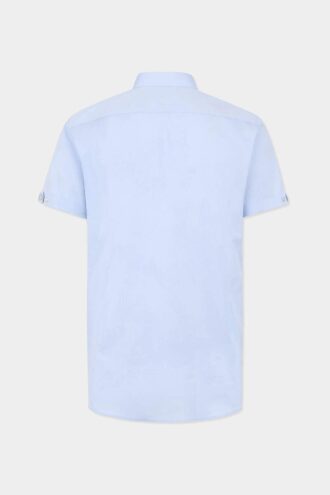Kort, lett slim-fit skjorte