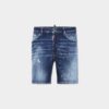 Marineblå shorts med røde prikker