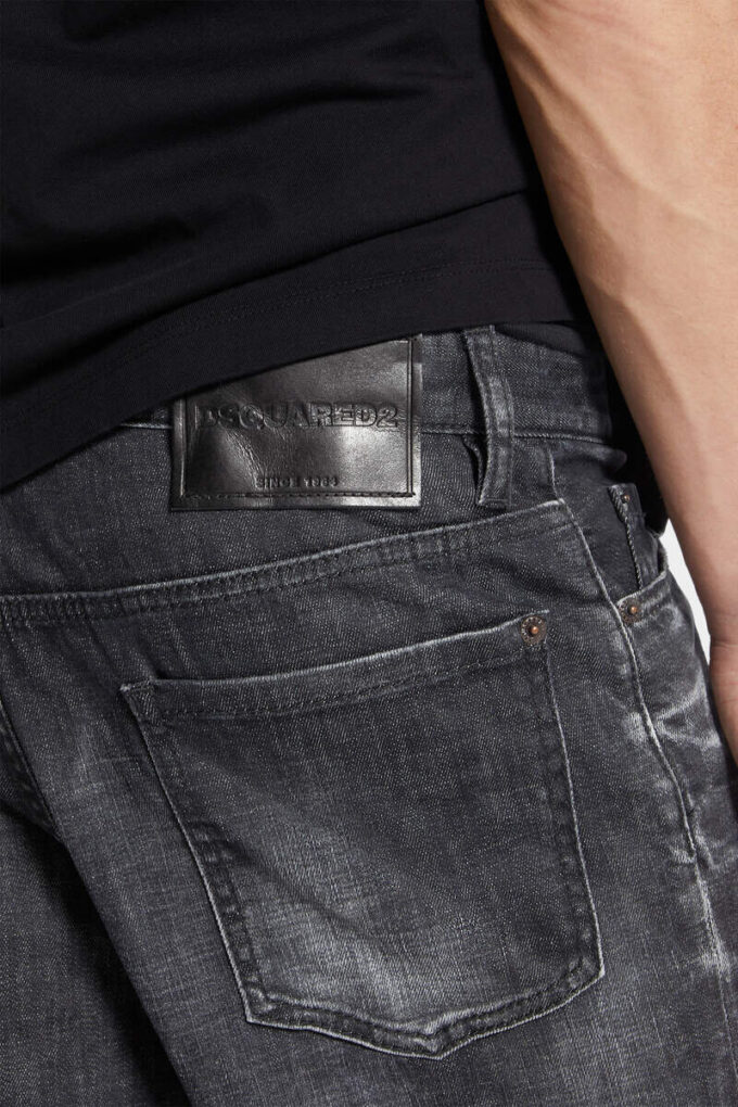 Marineblå shorts med svart vask