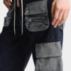 Mørke, tunge, løst vridde Jeans