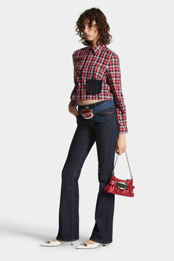 Mørkvaskede jeans med medium midje og utvidet ben Mørkvaskede jeans med medium midje og utvidet ben