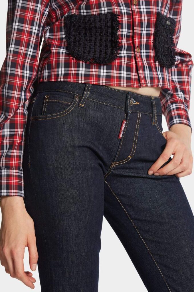 Mørkvaskede jeans med medium midje og utvidet ben Mørkvaskede jeans med medium midje og utvidet ben