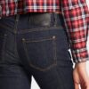 Mørkvaskede jeans med medium midje og utvidet ben Mørkvaskede jeans med medium midje og utvidet ben
