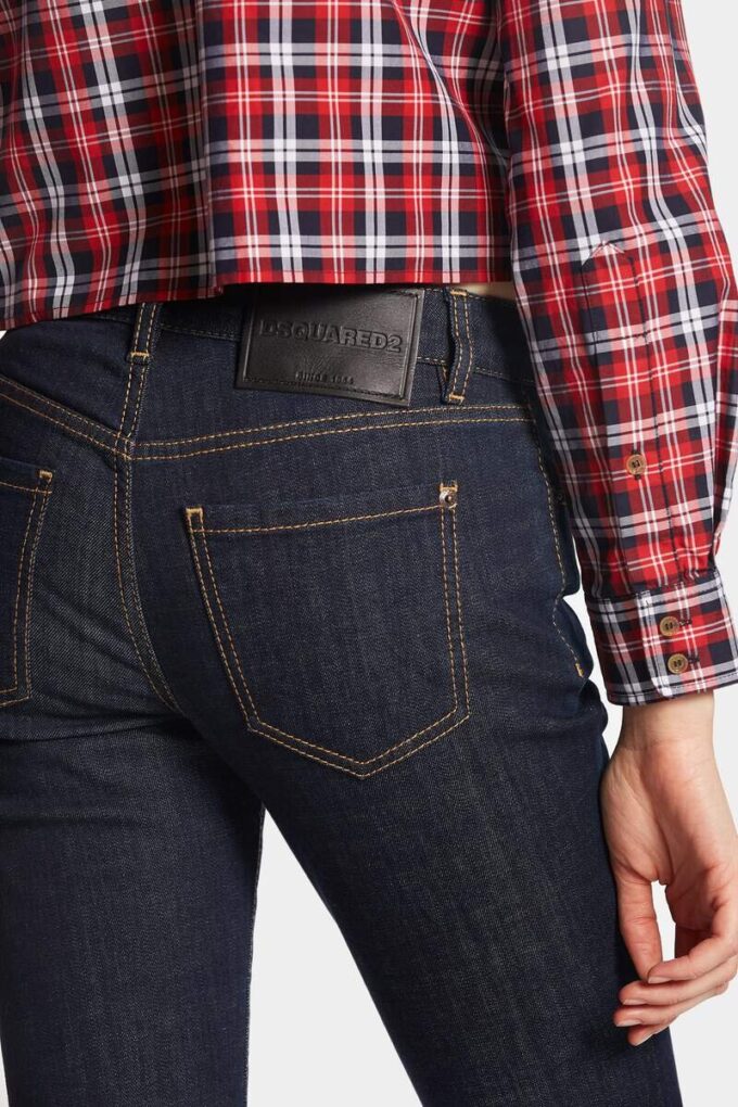 Mørkvaskede jeans med medium midje og utvidet ben Mørkvaskede jeans med medium midje og utvidet ben