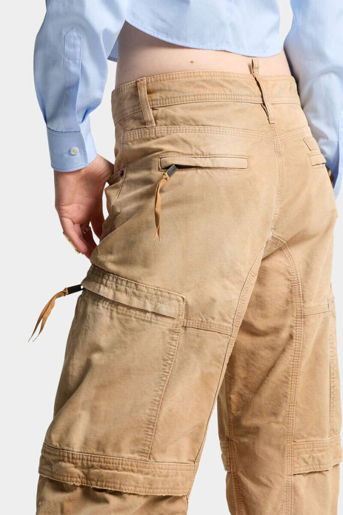 Plaggfarget bukser i utility-stil med slitt look