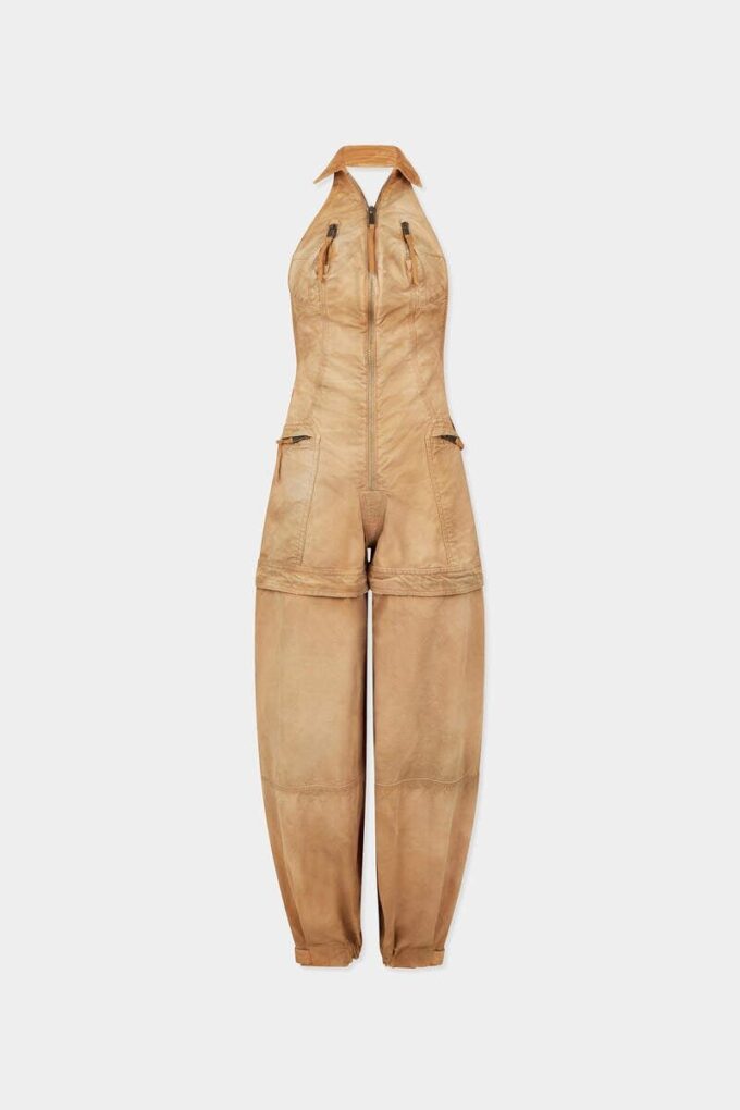 Plaggfarget jumpsuit i slitt stil