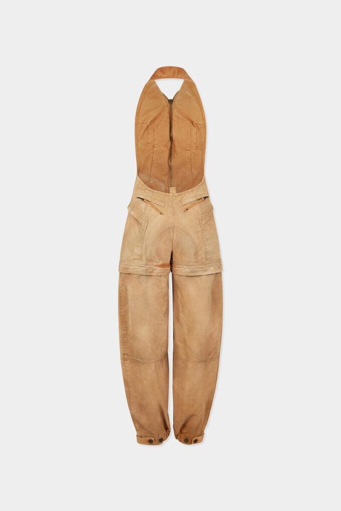 Plaggfarget jumpsuit i slitt stil
