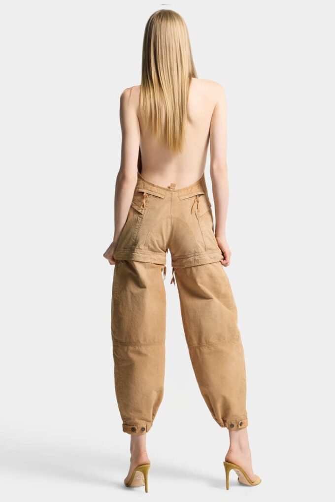 Plaggfarget jumpsuit i slitt stil