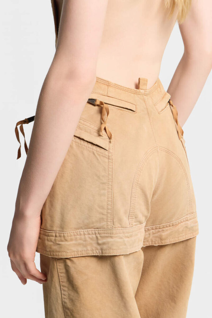 Plaggfarget jumpsuit i slitt stil
