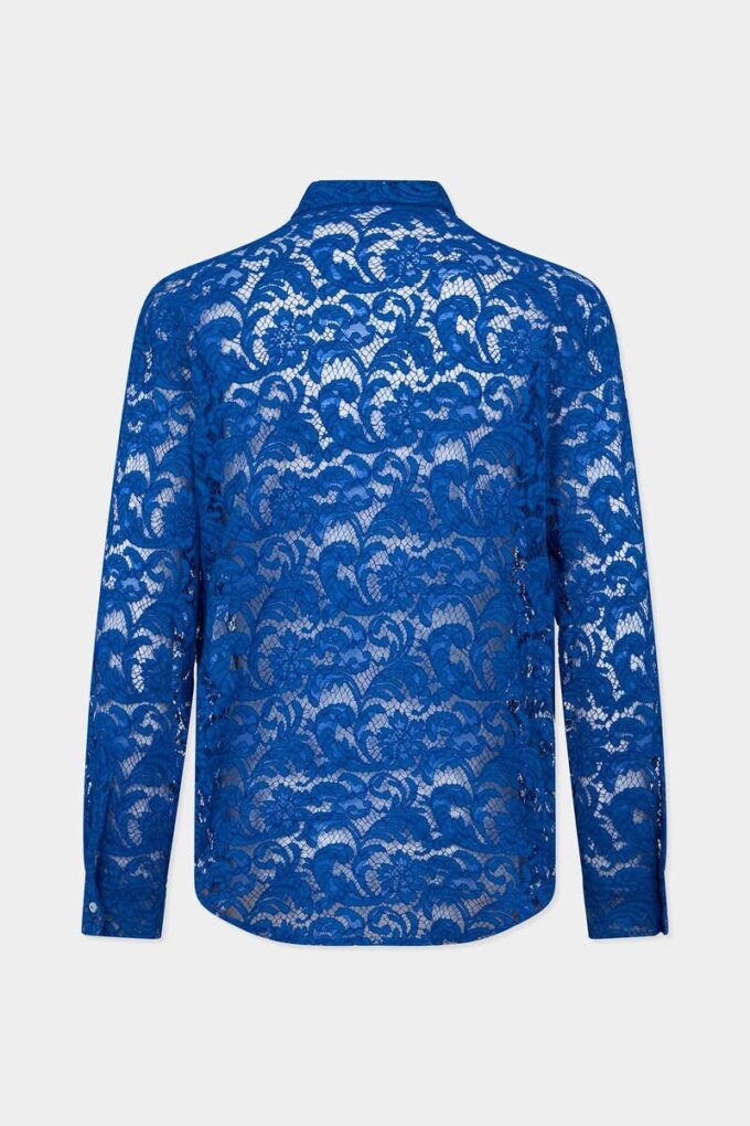 Rebrode-bluse i blonder