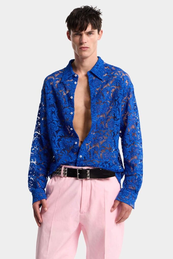 Rebrode-bluse i blonder