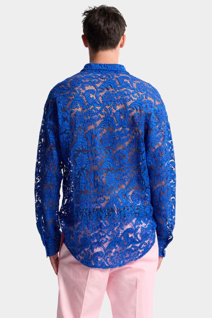 Rebrode-bluse i blonder