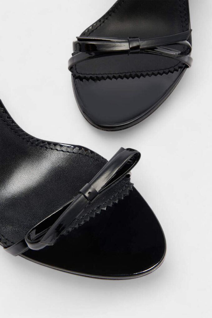 Sandaler med sløyfe og hæl