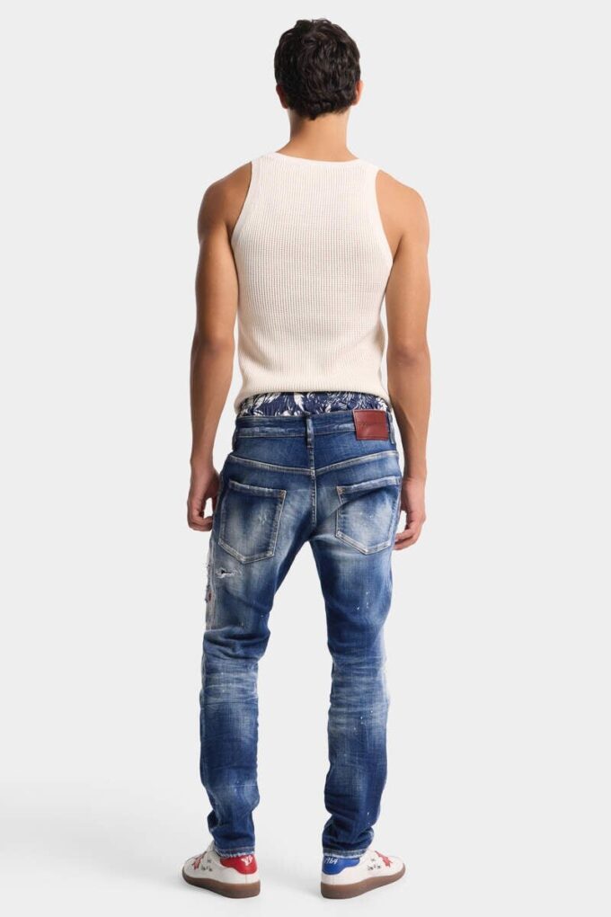 Skater Jean med medium vask Skater Jean med medium vask