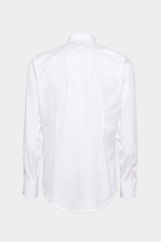Skjorte med lett slim fit og nålkrage