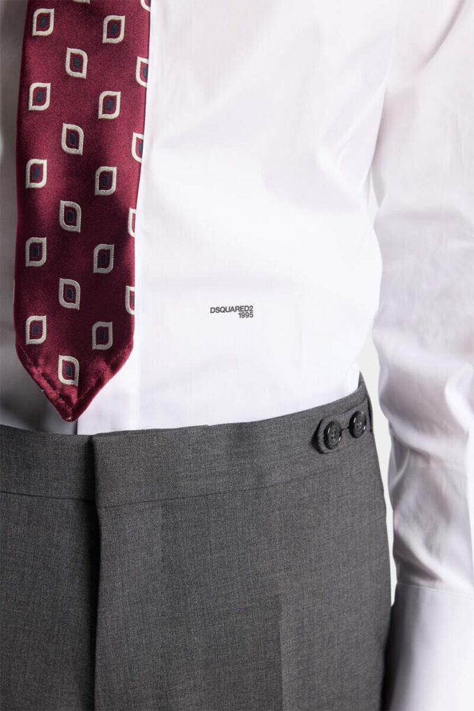 Skjorte med lett slim fit og nålkrage