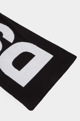 Strikket skjerf med Dsquared2-logo