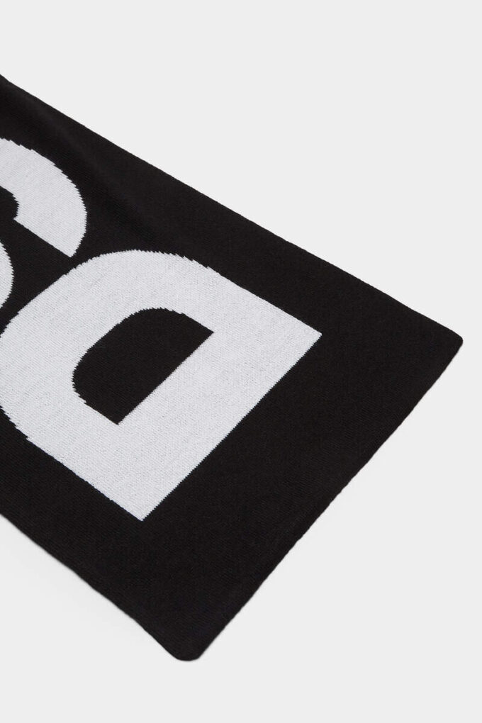 Strikket skjerf med Dsquared2-logo